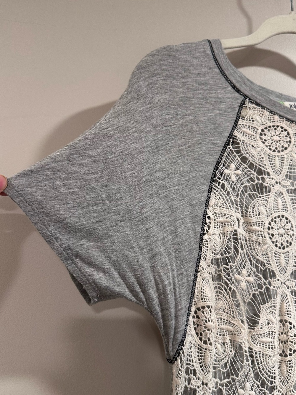Jolt Boho Mixed Media Lace Front Raglan Top Gray & White Floral Crochet Medium - Picture 7 of 15